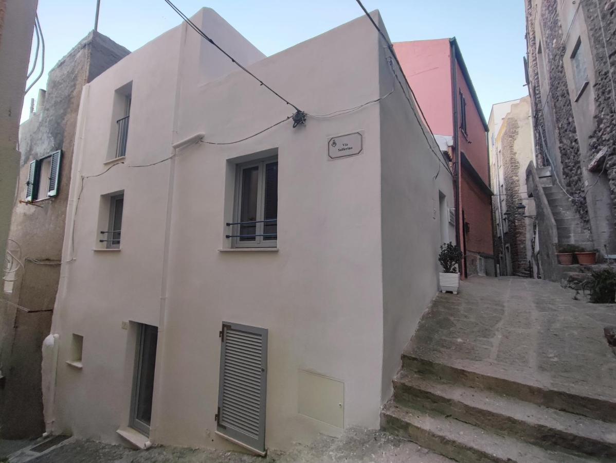 Residenza Nel Borgo L'Appusentu Bed & Breakfast Castelsardo Exterior photo